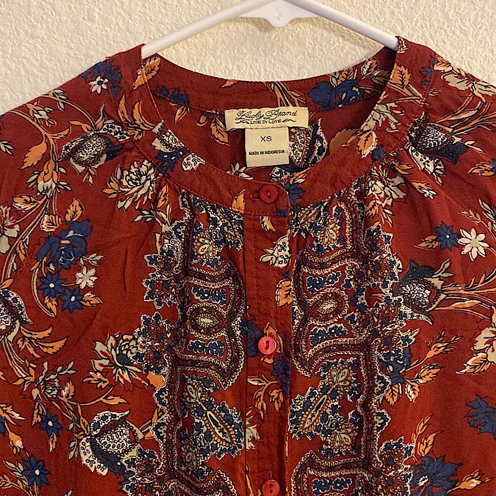 Lucky Brand • Burgundy & Multi-Color Floral Print Button Down Shirt ♥️ - Picture 4 of 10